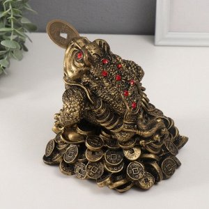 Нэцкэ фигурка «Денежная жаба с монетой на горе монет», полистоун, под бронзу, 16.2x19x16.5 см