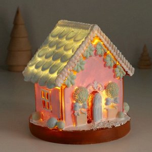 Фигурка светящаяся «Пряничный домик с зеленью», зефирный, 12.5x12.5x12.5 см