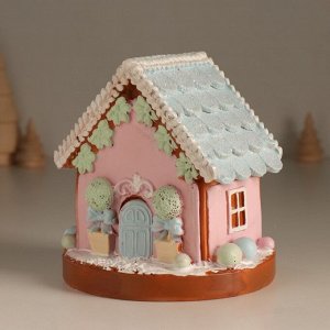 Фигурка светящаяся «Пряничный домик с зеленью», зефирный, 12.5x12.5x12.5 см