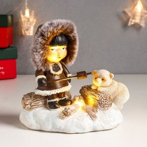 Фигурка светящаяся «Малыш и белый медвежонок - посиделки у костра», 12.5x8x13.5 см