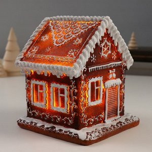 Фигурка светящаяся «Пряничный домик с узорами», 13x13x15 см