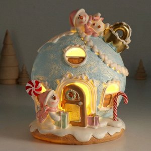 Фигурка светящаяся «Пряничный домик-елочный шар, со снеговиками», зефирный, 17.5x16x18 см