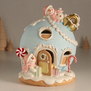 Фигурка светящаяся «Пряничный домик-елочный шар, со снеговиками», зефирный, 17.5x16x18 см