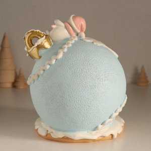 Фигурка светящаяся «Пряничный домик-елочный шар, со снеговиками», зефирный, 17.5x16x18 см