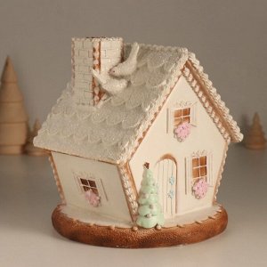 Фигурка светящаяся «Пряничный домик с узорами, с птицами», 16.5x16x17 см