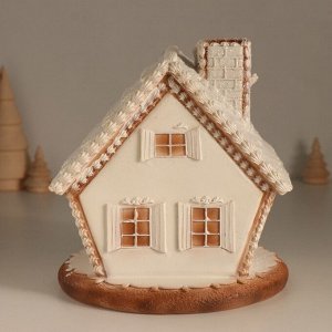 Фигурка светящаяся «Пряничный домик с узорами, с птицами», 16.5x16x17 см
