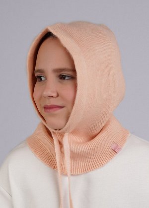 Шапка. Цвет: персиковый