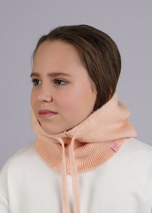 Шапка. Цвет: персиковый