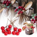 Декор - красные ягоды