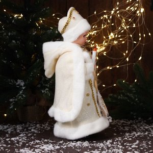 Снегурочка под ёлку «Зимнее волшебство. В шубке с бусинками и в кокошнике» двигается, с подсветкой, 40 см, золото