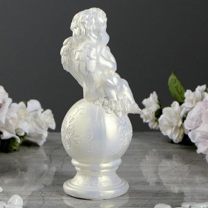 Статуэтка "Ангел на шаре", цвет перламутровый, 17 см