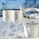 Бокалы из стекла и MOET&amp;CHANDON