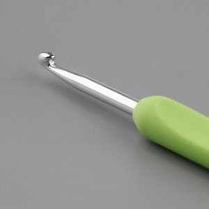 Крючок для вязания, с пластиковой ручкой, d=4.5 мм, 14 см, салатовый
