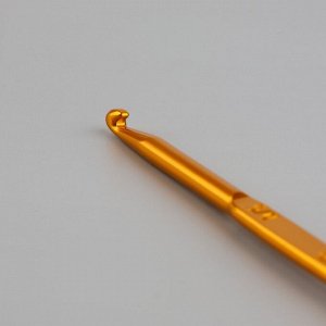Крючок для вязания, двусторонний, d = 3,5/4,5 мм, 13 см, цвет золотой
