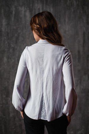 Блуза жен Состав: 97%х/б+3%эл
Блузка с длинным рукавом и отложным воротничком, переходящим в планку на пуговицах. По переду отделка из кружева.
Рост модели 172 см.
Размер одежды 44.
Длина блузки по с