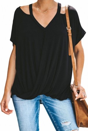 Черная свободная блуза с вырезами на плечах и сборкой снизу
