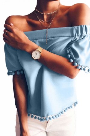 Голубая свободная блуза со спущенными рукавами на резинке и помпонами-бахромой