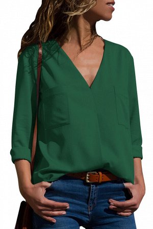 Зеленая блуза на запах с V-образным вырезом и нагрудными карманами