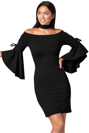 Черное приталенное платье с чокером и рукавами с воланами и шнуровкой