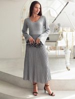 Платье из вискозы тонкой вязки с мягким люрексом серый