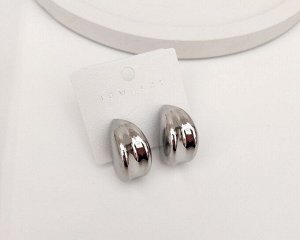 Серьги Вставка: Без вставок
Материал изделия: ювелирный сплав
Размер: 2.5 см

Красивые серьги из специального гипоаллергенного ювелирного сплава, который покрыт золотом или устойчивым родиевым покры
