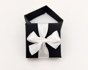 Подарочная коробочка с лентой