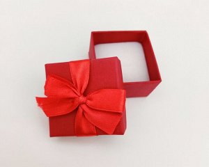 Подарочная коробочка с лентой