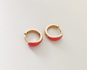 Серьги Вставка: Эмаль
Материал изделия: ювелирный сплав
Размер: 1 см
Вид(модель) сережек: Кольца

Красивые серьги с благородными цирконами изготовлены из специального гипоаллергенного ювелирного спл