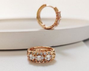 Серьги Вставка: Цирконы
Материал изделия: ювелирный сплав
Размер: 2.7 см
Вид(модель) сережек: Кольца

Красивые серьги с благородными цирконами изготовлены из специального гипоаллергенного ювелирного