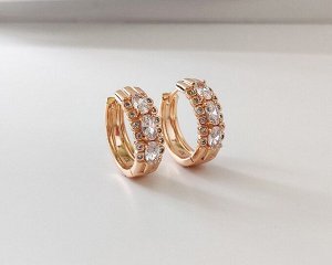 Серьги Вставка: Цирконы
Материал изделия: ювелирный сплав
Размер: 2.7 см
Вид(модель) сережек: Кольца

Красивые серьги с благородными цирконами изготовлены из специального гипоаллергенного ювелирного