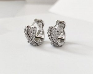 Серьги Вставка: Цирконы
Материал изделия: ювелирный сплав
Размер: 1.5 см
Вид(модель) сережек: Кольца

Красивые серьги с благородными цирконами изготовлены из специального гипоаллергенного ювелирного