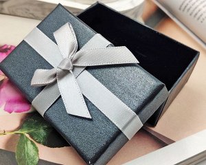 Подарочная коробочка с лентой
