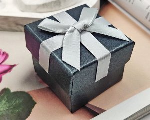 Подарочная коробочка с лентой