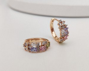 Серьги Вставка: Цирконы
Материал изделия: ювелирный сплав
Размер: 1.7 см
Вид(модель) сережек: Кольца

Красивые серьги с благородными цирконами изготовлены из специального гипоаллергенного ювелирного