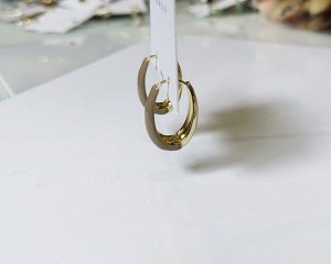 Серьги Вставка: Эмаль
Материал изделия: ювелирный сплав
Размер: 2.5 см

Красивые серьги из специального гипоаллергенного ювелирного сплава, который покрыт золотом или устойчивым родиевым покрытием, 