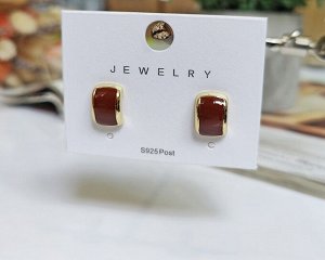 Серьги Вставка: Эмаль
Материал изделия: ювелирный сплав
Размер: 1.3 см

Красивые серьги из специального гипоаллергенного ювелирного сплава, который покрыт золотом или устойчивым родиевым покрытием, 
