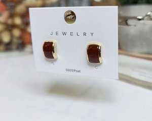 Серьги Вставка: Эмаль
Материал изделия: ювелирный сплав
Размер: 1.3 см

Красивые серьги из специального гипоаллергенного ювелирного сплава, который покрыт золотом или устойчивым родиевым покрытием, 