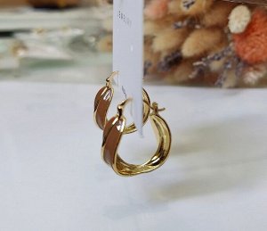 Серьги Вставка: Эмаль
Материал изделия: ювелирный сплав
Размер: Длина серёг - 2,3 см., диаметр - 2 см.

Красивые серьги из специального гипоаллергенного ювелирного сплава, который покрыт золотом или