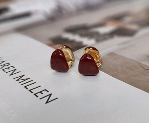 Серьги Вставка: Эмаль
Материал изделия: ювелирный сплав
Размер: Двусторонние. Длина серёг - 1,7 см., ширина (max) - 1,3 см.

Красивые серьги из специального гипоаллергенного ювелирного сплава, котор