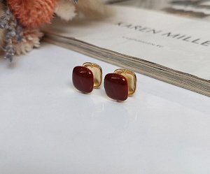 Серьги Вставка: Эмаль
Материал изделия: ювелирный сплав
Размер: 1,2 см

Красивые серьги из специального гипоаллергенного ювелирного сплава, который покрыт золотом или устойчивым родиевым покрытием, 