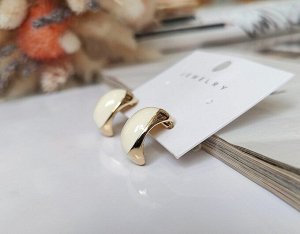 Серьги Вставка: Эмаль
Материал изделия: ювелирный сплав
Размер: Длина - 1,8 см, ширина - 1,2 см.

Красивые серьги из специального гипоаллергенного ювелирного сплава, который покрыт золотом или устой