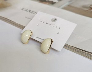 Серьги Вставка: Эмаль
Материал изделия: ювелирный сплав
Размер: Длина - 1,8 см, ширина - 1,2 см.

Красивые серьги из специального гипоаллергенного ювелирного сплава, который покрыт золотом или устой