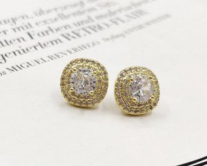 Серьги Вставка: Цирконы
Материал изделия: ювелирный сплав
Размер: 2.5 см

Красивые серьги из специального гипоаллергенного ювелирного сплава, который покрыт золотом или устойчивым родиевым покрытием