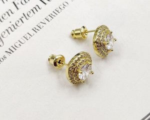 Серьги Вставка: Цирконы
Материал изделия: ювелирный сплав
Размер: 2.5 см

Красивые серьги из специального гипоаллергенного ювелирного сплава, который покрыт золотом или устойчивым родиевым покрытием
