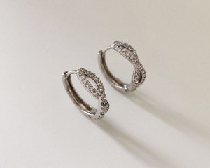 Серьги Вставка: Цирконы
Материал изделия: ювелирный сплав
Размер: 1.5 см
Вид(модель) сережек: Английский замочек

Красивые серьги с благородными цирконами изготовлены из специального гипоаллергенног