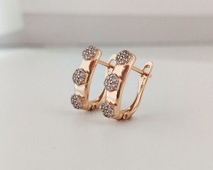 Серьги Вставка: Цирконы
Материал изделия: ювелирный сплав
Размер: 1.5 см
Вид(модель) сережек: Английский замочек

Красивые серьги с благородными цирконами изготовлены из специального гипоаллергенног