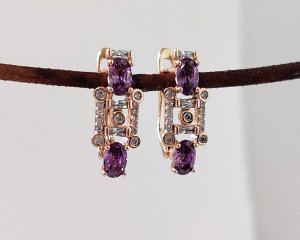 Серьги Вставка: Цирконы
Материал изделия: ювелирный сплав
Размер: 1.5 см
Вид(модель) сережек: Английский замочек

Красивые серьги с благородными цирконами изготовлены из специального гипоаллергенног