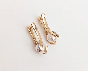 Серьги Вставка: Жемчуг Майорика
Материал изделия: ювелирный сплав
Размер: 2.5 см
Вид(модель) сережек: Английский замочек

Красивые серьги с благородными цирконами изготовлены из специального гипоалл