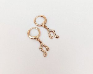 Серьги Вставка: Цирконы
Материал изделия: ювелирный сплав
Размер: 2 см
Вид(модель) сережек: Кольцо

Красивые серьги с благородными цирконами изготовлены из специального гипоаллергенного ювелирного с