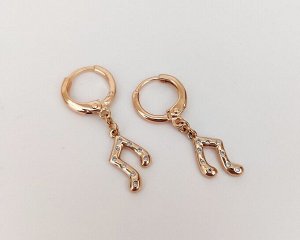 Серьги Вставка: Цирконы
Материал изделия: ювелирный сплав
Размер: 2 см
Вид(модель) сережек: Кольцо

Красивые серьги с благородными цирконами изготовлены из специального гипоаллергенного ювелирного с